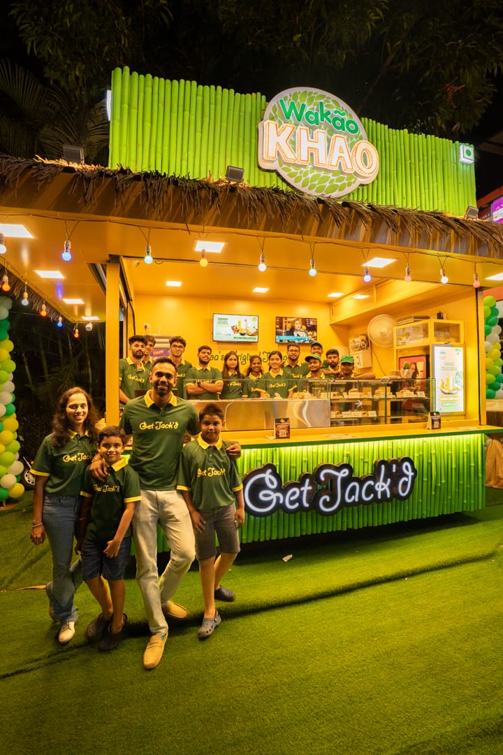 Wakao Khao team at the kiosk